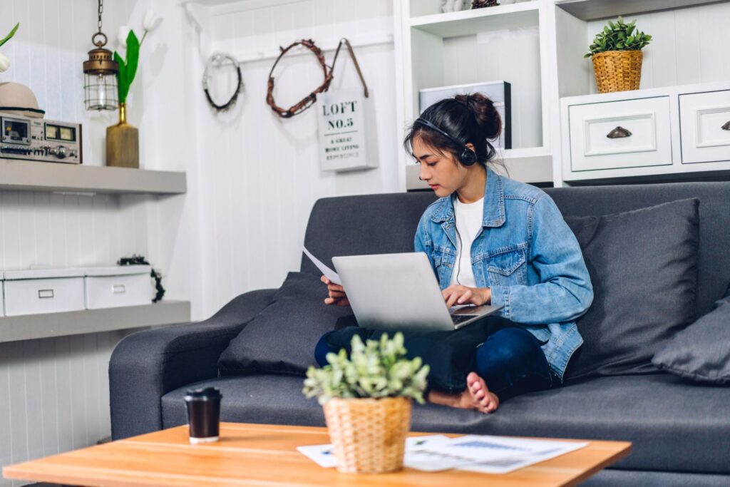 Recruiter reviewing video career profiles and digital skills Recruiter reviewing video career profiles and digital skills for remote hiring in 2026for remote hiring in 2026